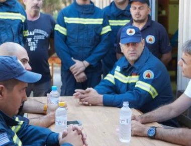 ΝΔ: Επίσκεψη Μητσοτάκη στο πυροφυλάκιο του δήμου Βύρωνα (φωτο)